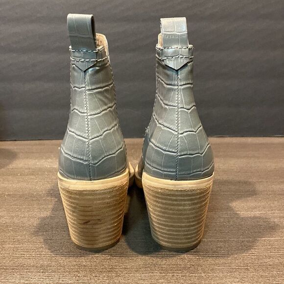 Steve Madden Grey Croc Slip On Cut Out Booties Women’s Size 5.5 - Picture 6 of 9